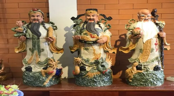 Văn Thần Tài giúp tăng tài khí, thuận lợi công việc nhưng không hóa giải sát khí. 